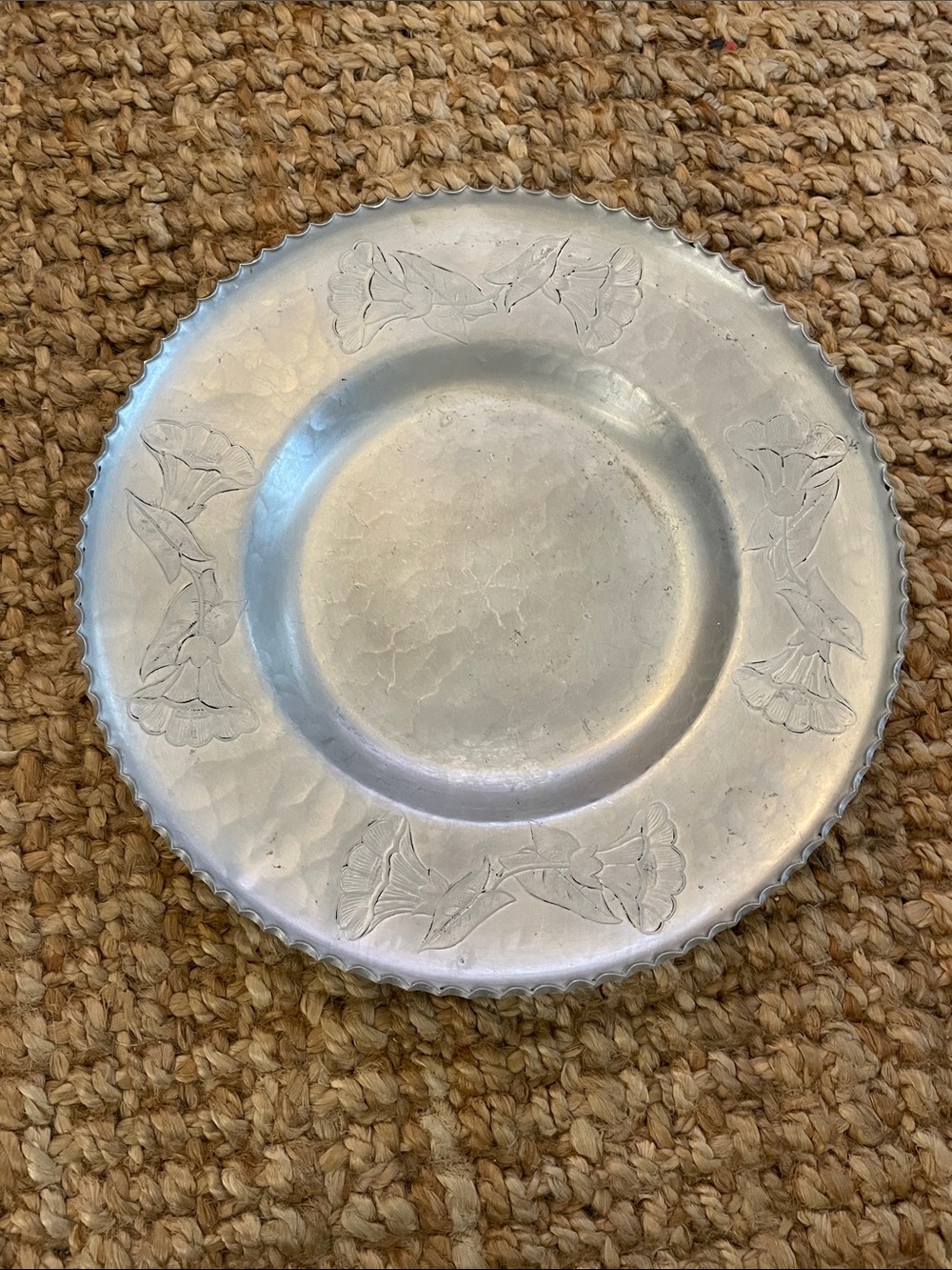 Silver-Tone Decorative Metal serving plate/Charger Plate with Floral Motif